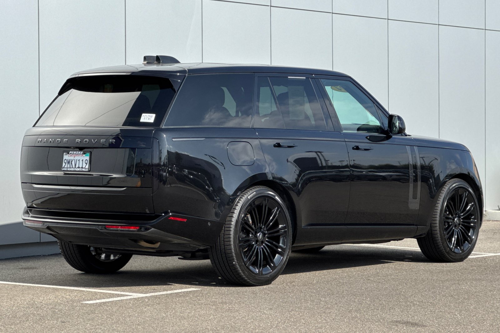 Used 2024 Land Rover Range Rover SE AWD/4WD image 5