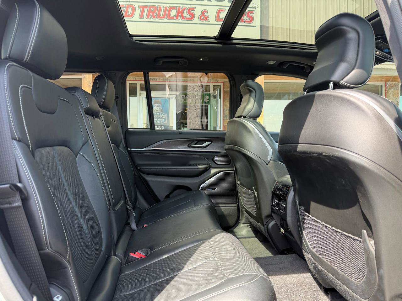 Used 2022 Jeep Grand Cherokee Overland w/ Advanced Protech Group III image 20