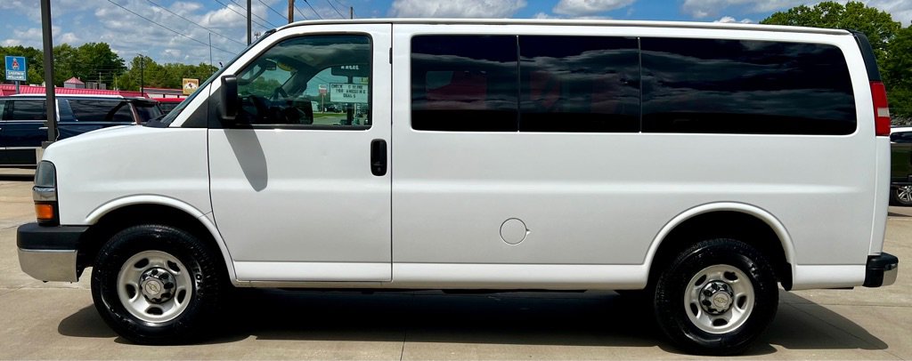 Used 2016 Chevrolet Express 2500 LT w/ LT Preferred Equipment Group RWD image 4