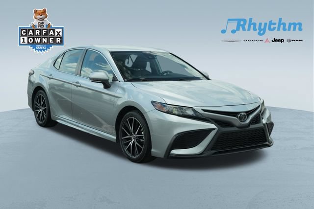 Used 2023 Toyota Camry SE FWD image 1