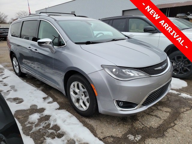 Used 2020 Chrysler Pacifica Limited image 1