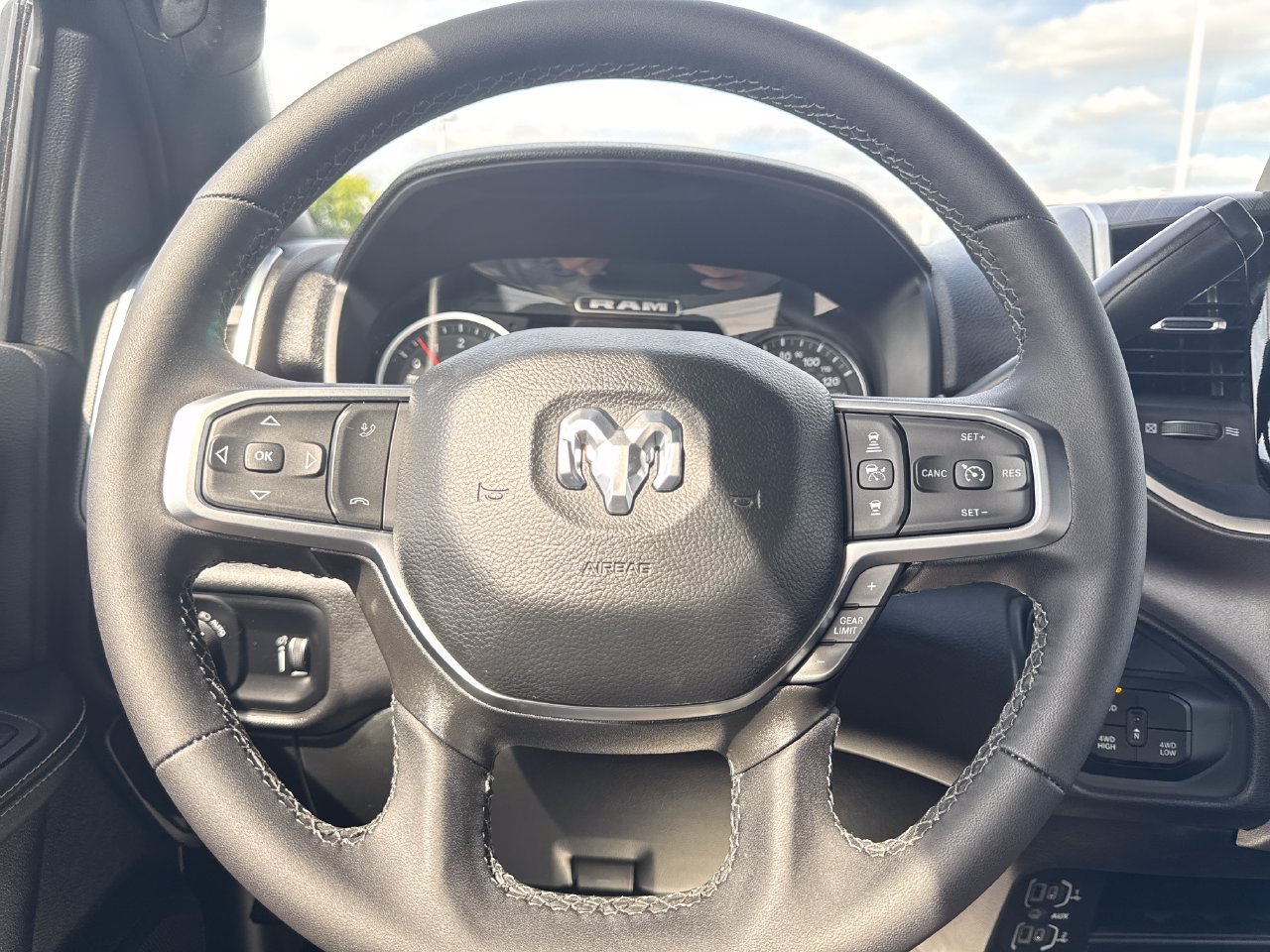 Used 2025 RAM 5500 4x4 Crew Cab image 19