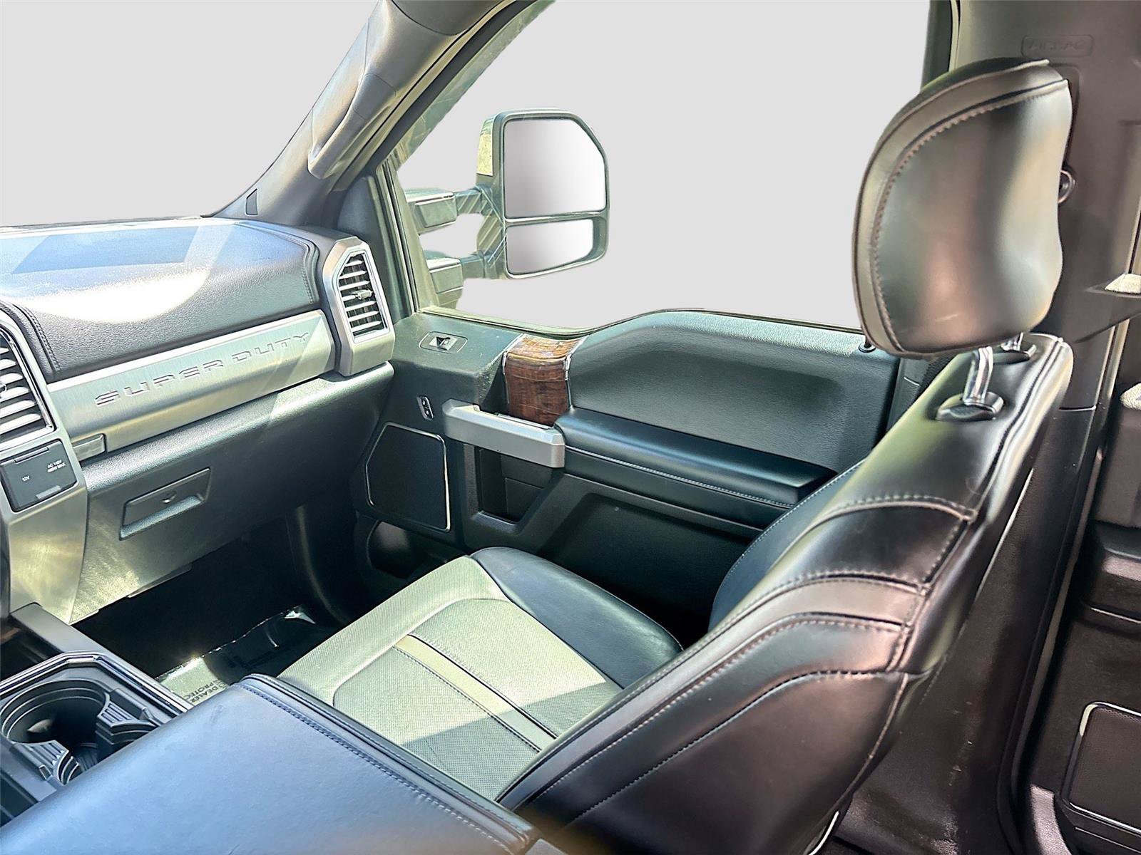 Used 2017 Ford F250 Platinum w/ Platinum Ultimate Package AWD/4WD image 25