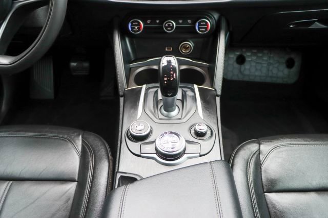 Used 2018 Alfa Romeo Stelvio AWD image 18