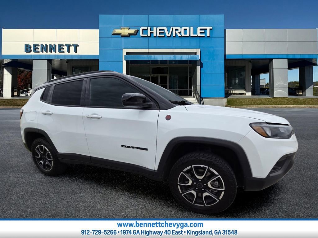 Used 2025 Jeep Compass Trailhawk AWD/4WD image 1