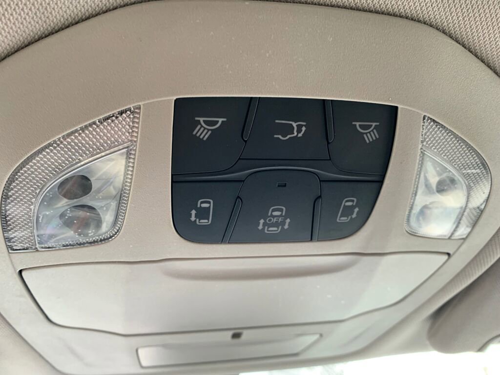 Used 2024 Chrysler Pacifica Touring-L image 22