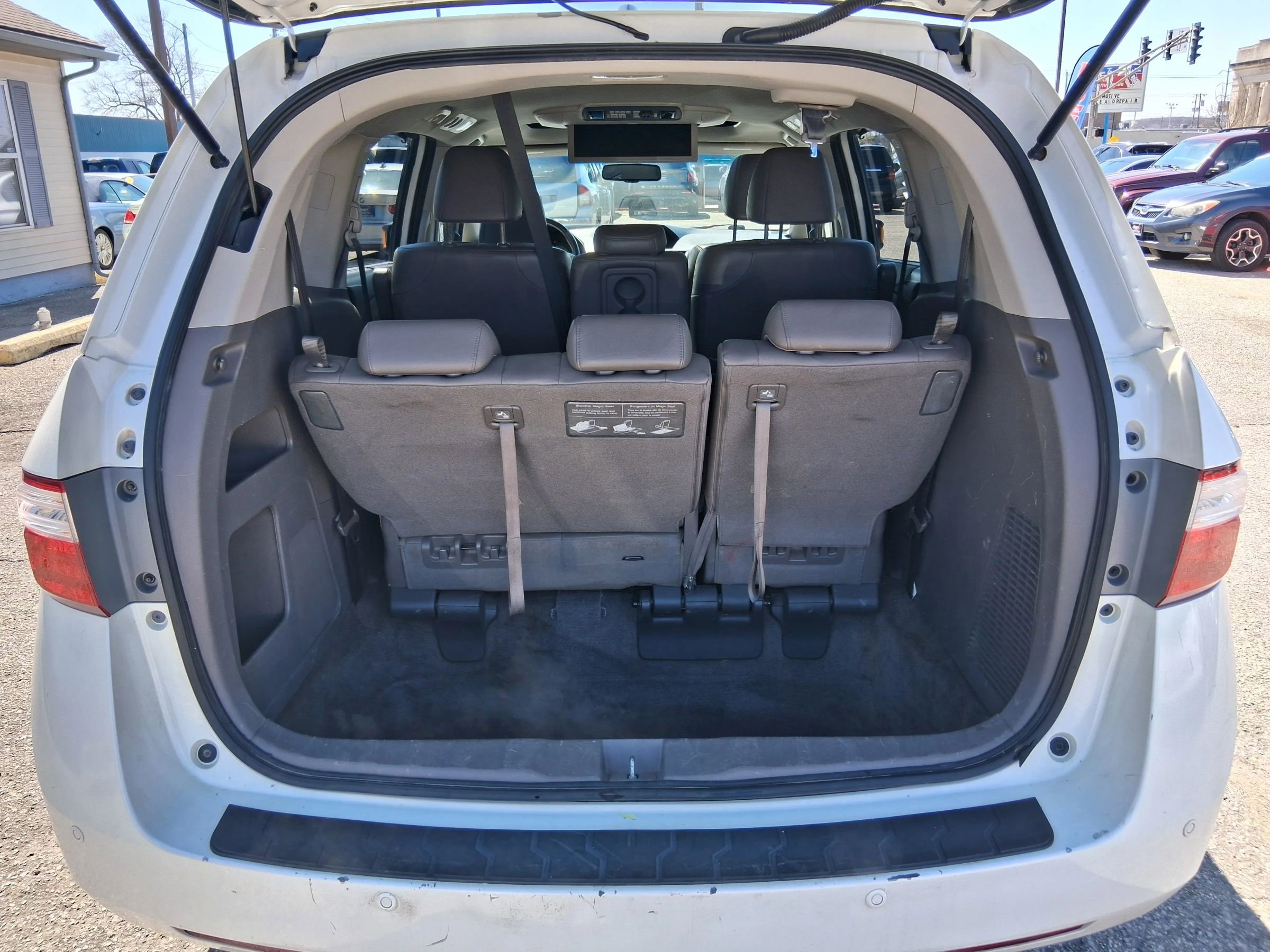 Used 2012 Honda Odyssey Touring Elite image 11