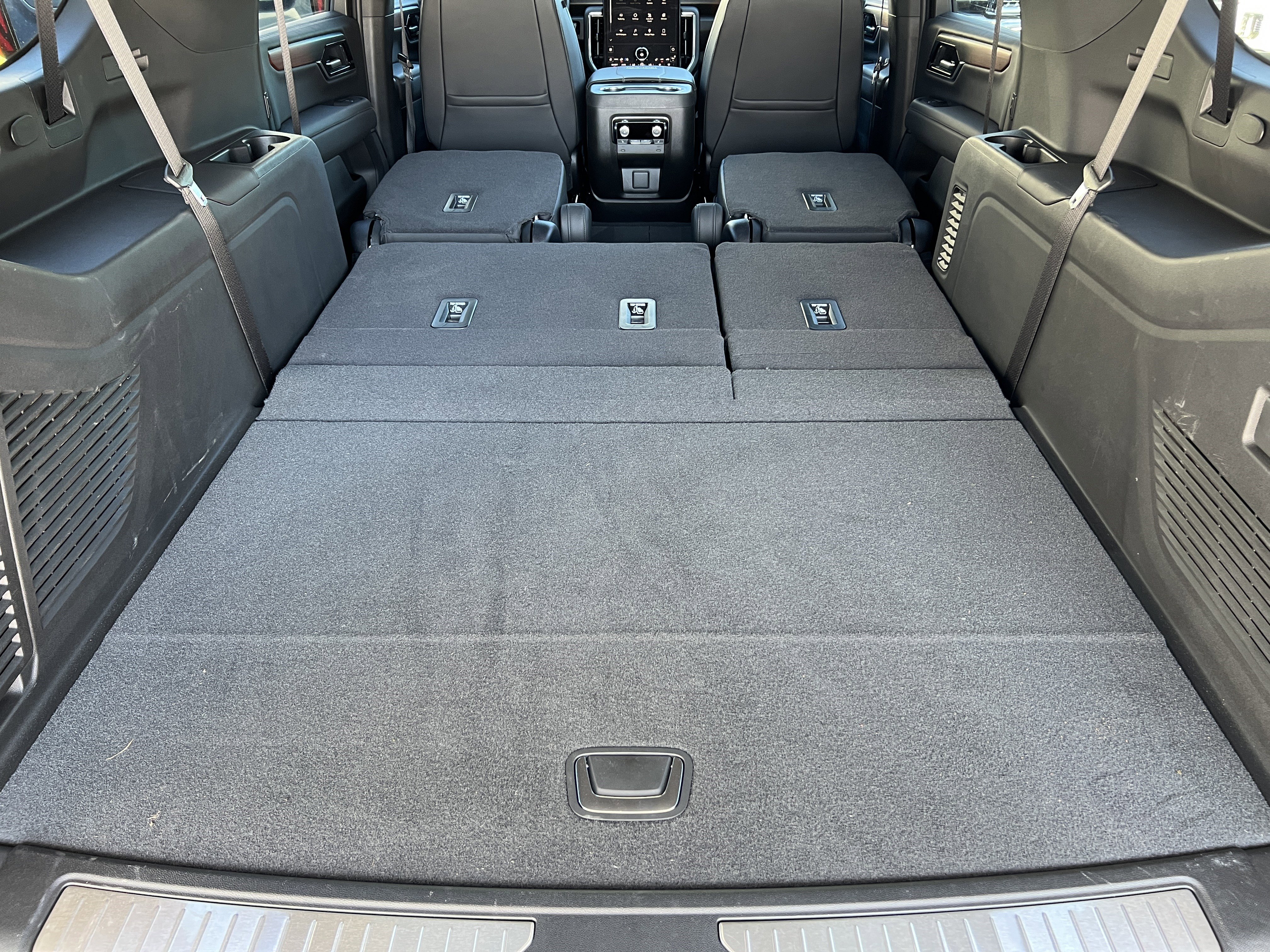 Used 2025 GMC Yukon XL Denali image 24