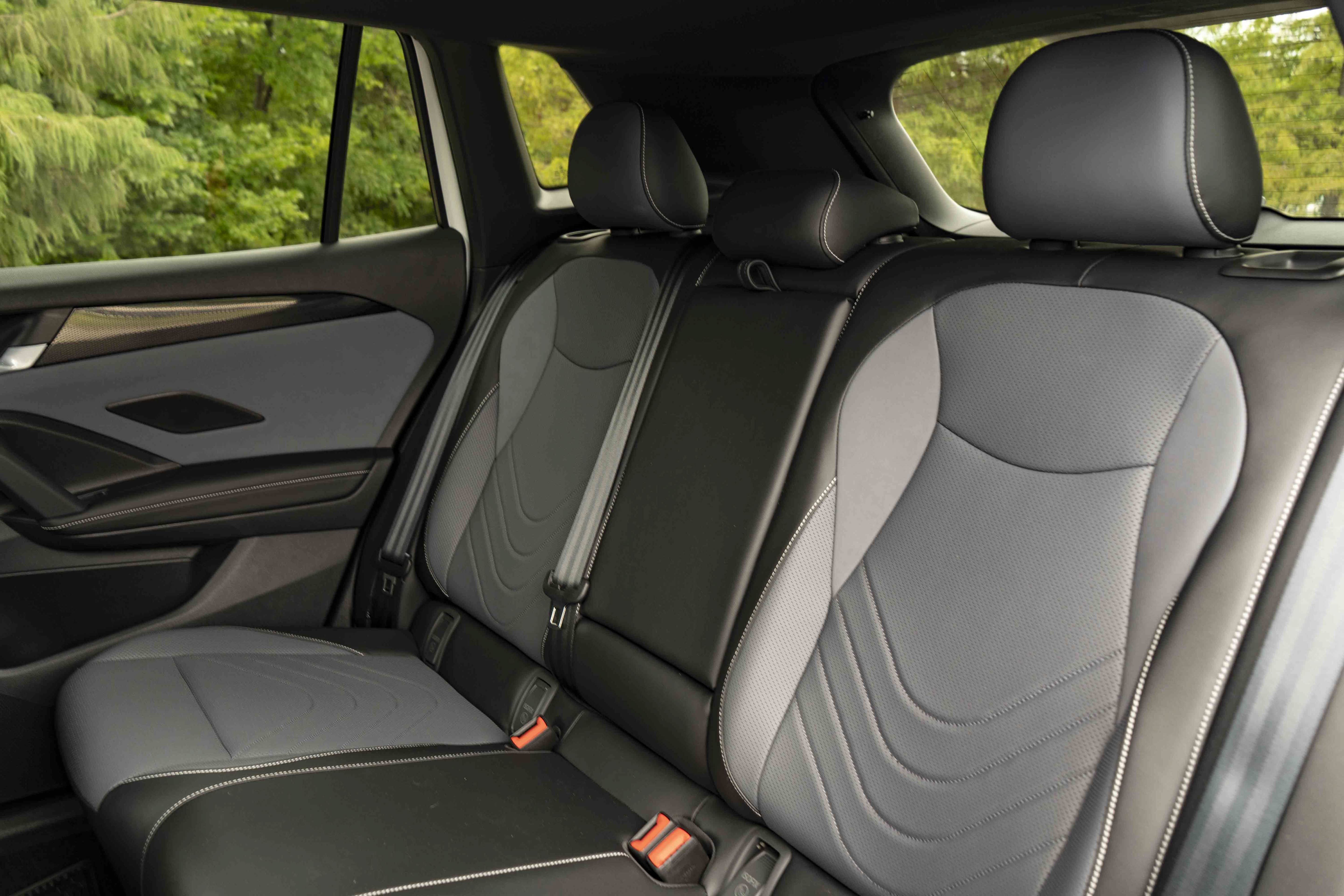 Certified 2026 Volkswagen Tiguan SE R-Line FWD image 17