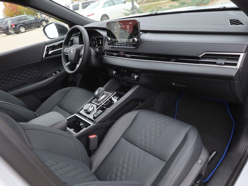 New 2025 Mitsubishi Outlander SEL Black Edition image 16