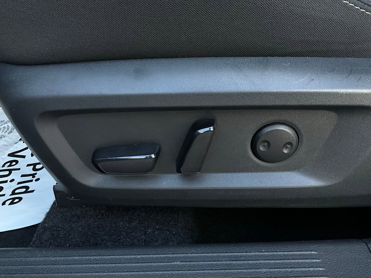 Used 2025 Nissan Rogue SV image 11