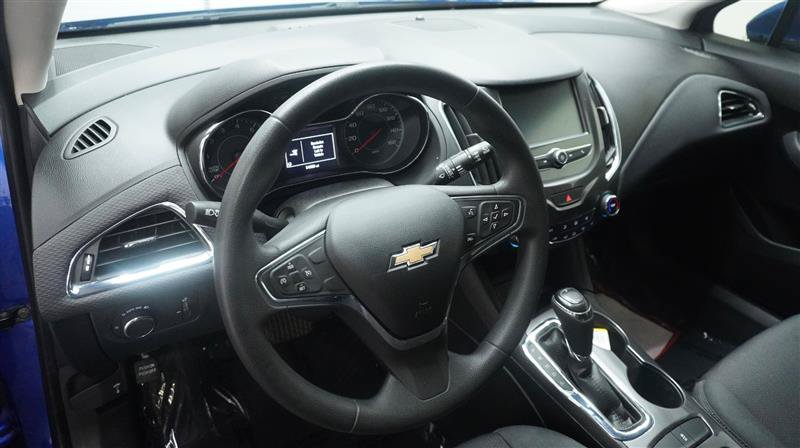 Used 2018 Chevrolet Cruze LT w/ Convenience Package FWD image 11