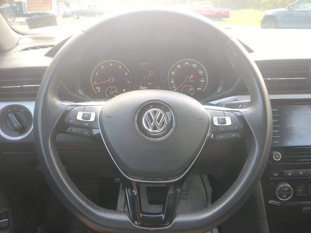 Used 2022 Volkswagen Passat 2.0T SE FWD image 19