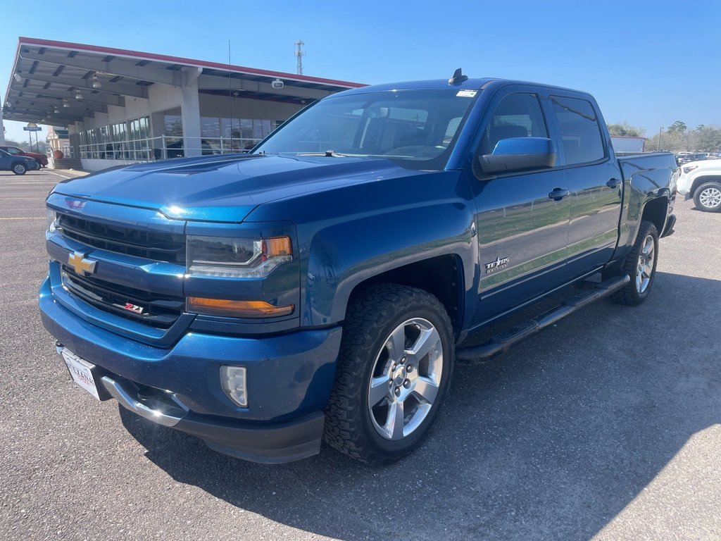 Used 2018 Chevrolet Silverado 1500 LT w/ Texas Edition image 9