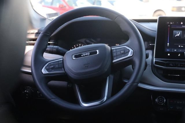 Used 2025 Jeep Compass Limited AWD/4WD image 24
