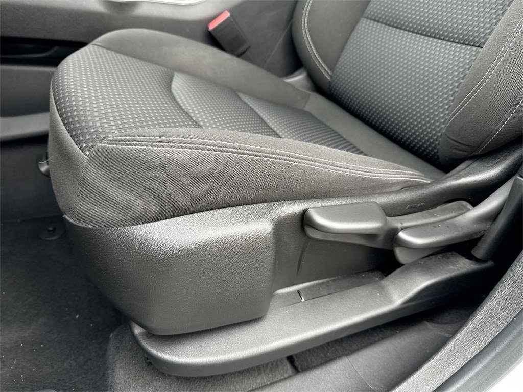 Used 2023 GMC Terrain SLE image 12