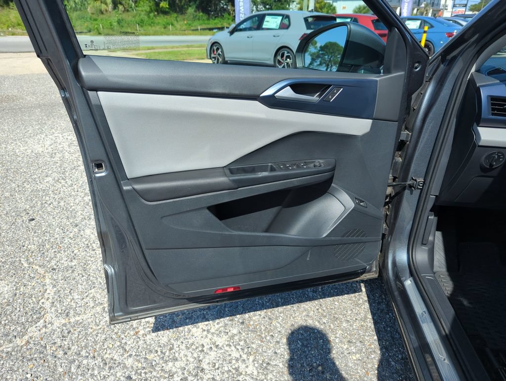 Certified 2023 Volkswagen Taos SE w/ Panoramic Sunroof Package FWD image 18