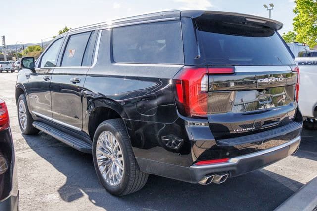 Used 2025 GMC Yukon XL Denali AWD/4WD image 3