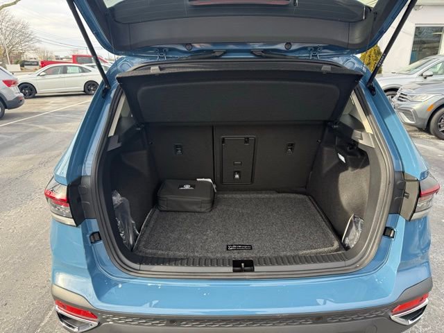 Certified 2025 Volkswagen Taos SE w/ Panoramic Sunroof Package image 12