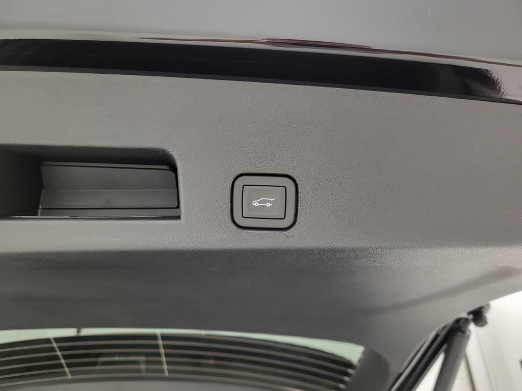 New 2026 Chevrolet Traverse LT w/ Midnight/Sport Edition image 2