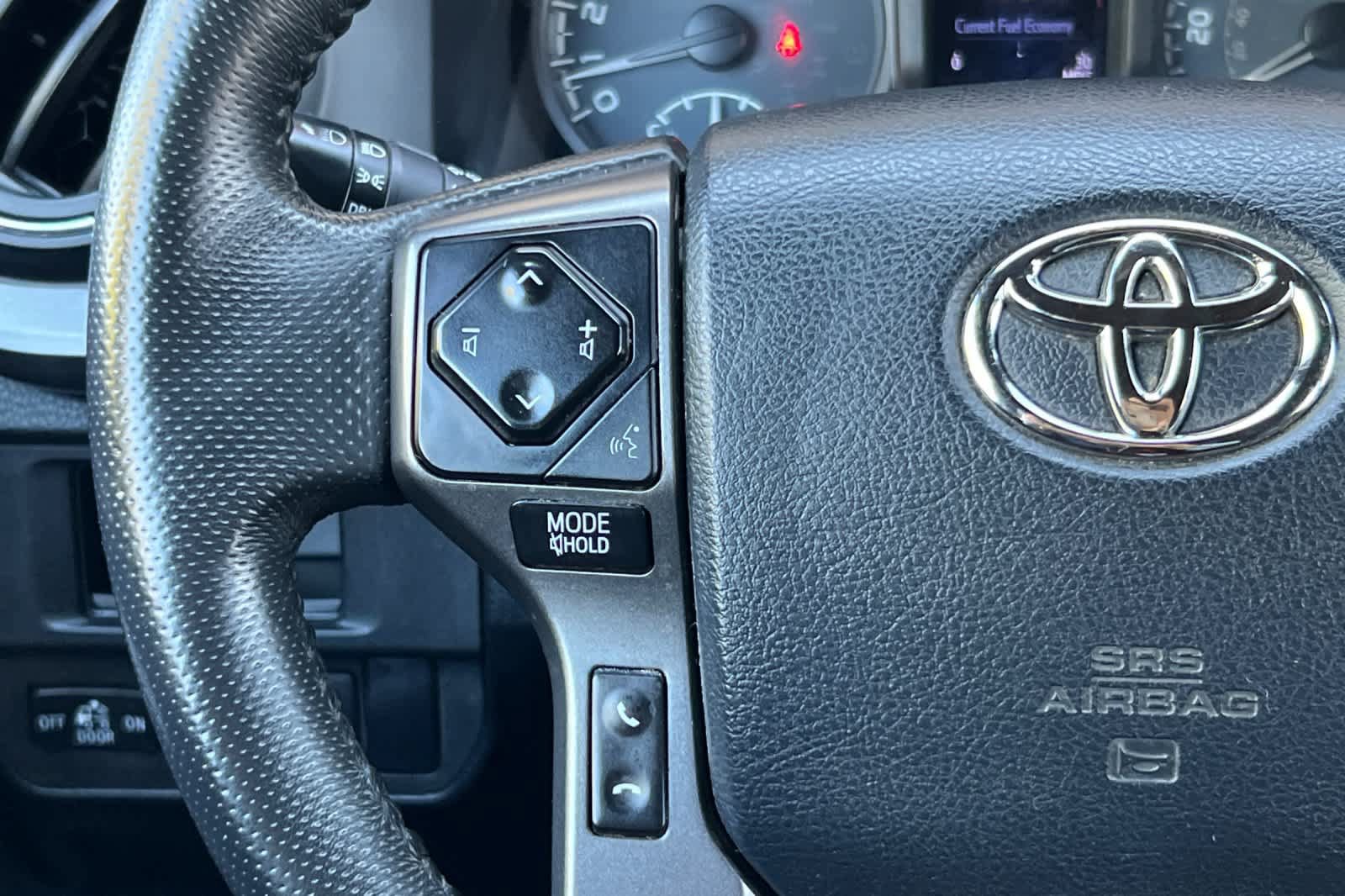 Used 2018 Toyota Tacoma TRD Off-Road w/ Technology Package AWD/4WD image 25