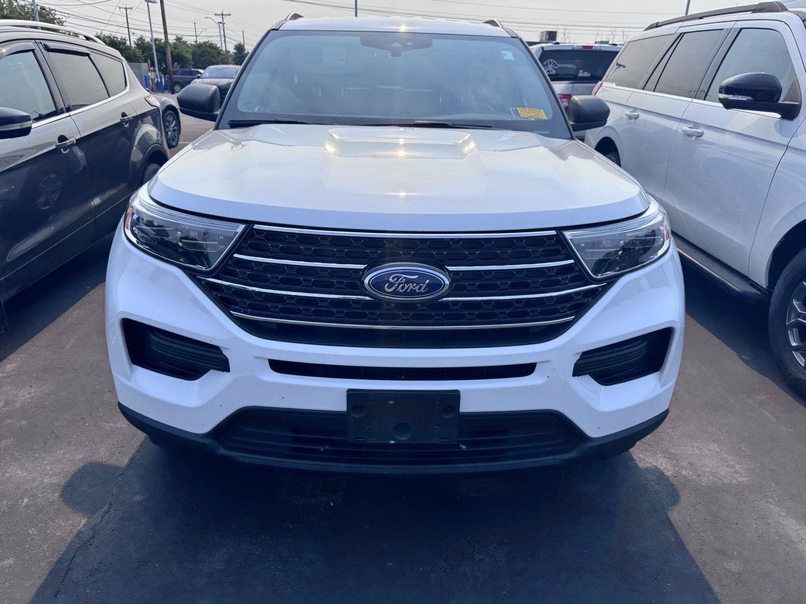 Used 2021 Ford Explorer XLT AWD/4WD image 2