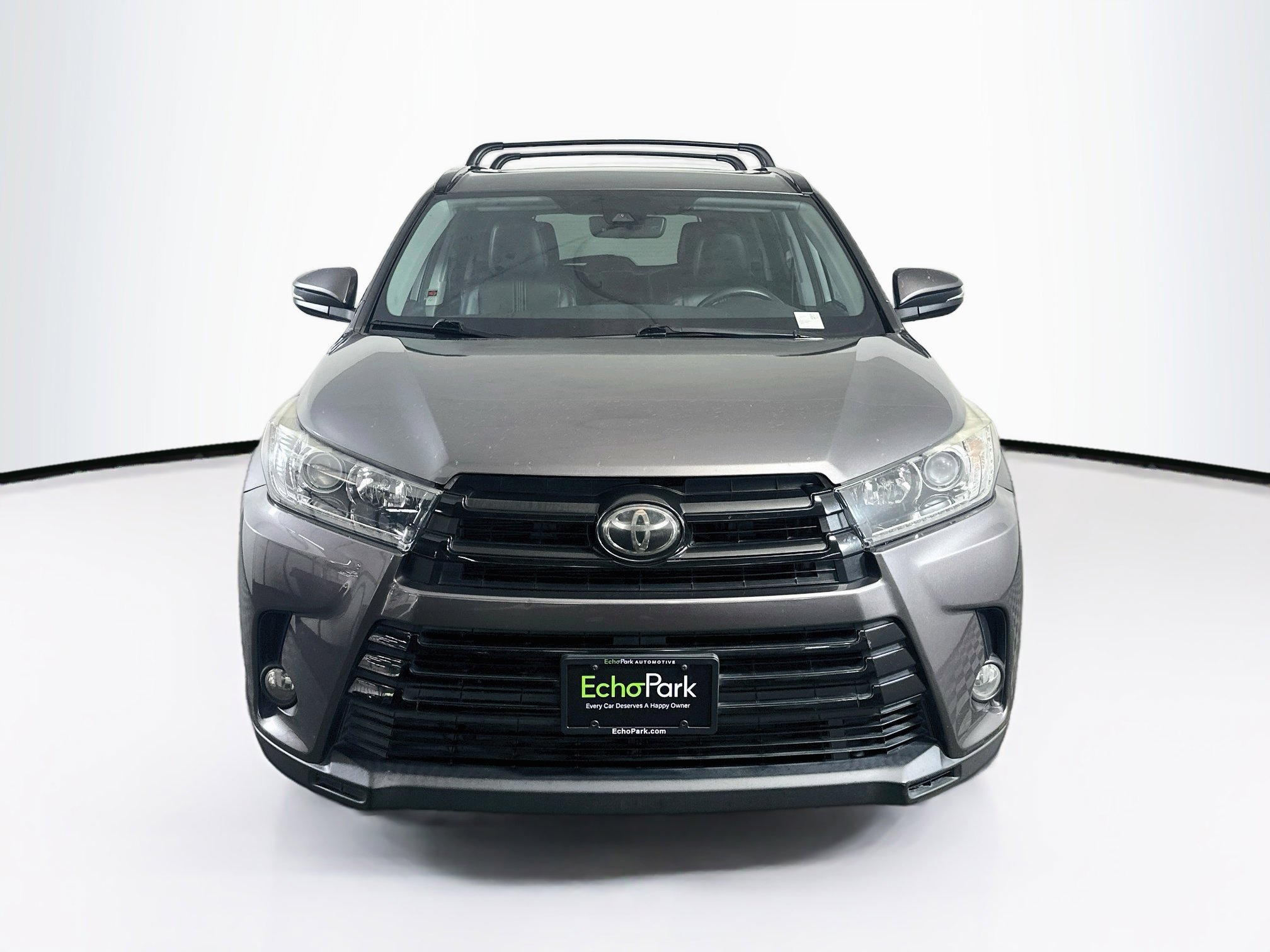 Used 2018 Toyota Highlander SE FWD image 2