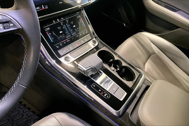 Used 2025 Audi Q8 Premium Plus AWD/4WD image 17