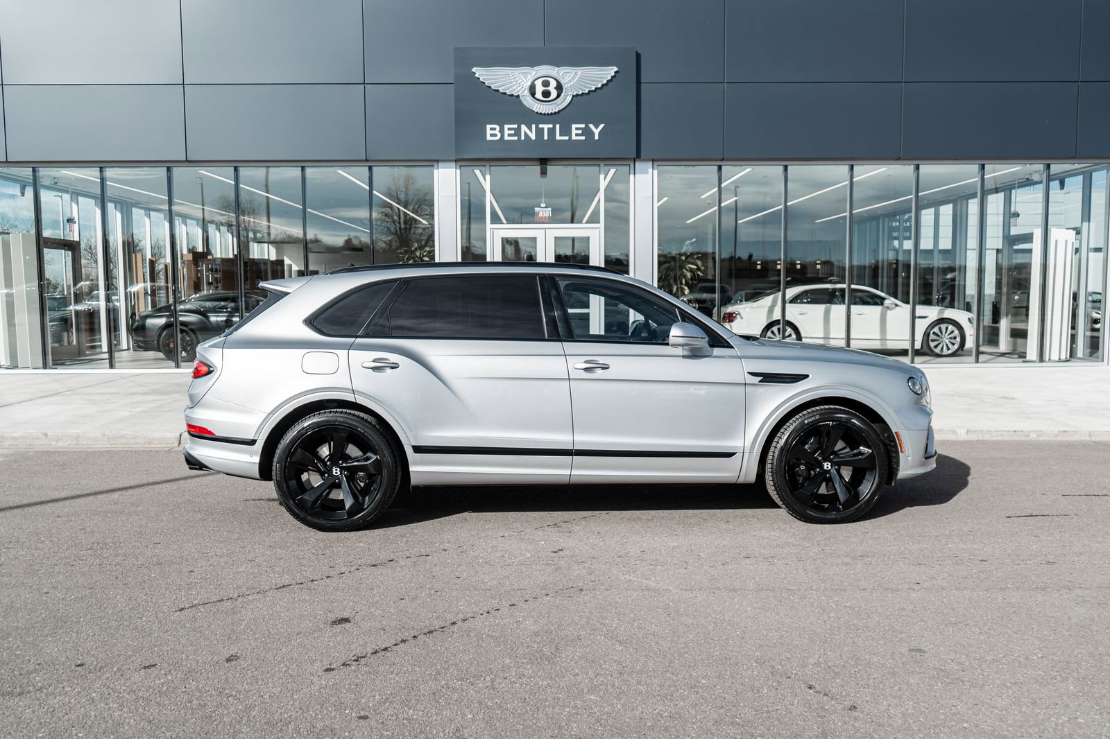 Used 2023 Bentley Bentayga Extended Wheelbase image 14