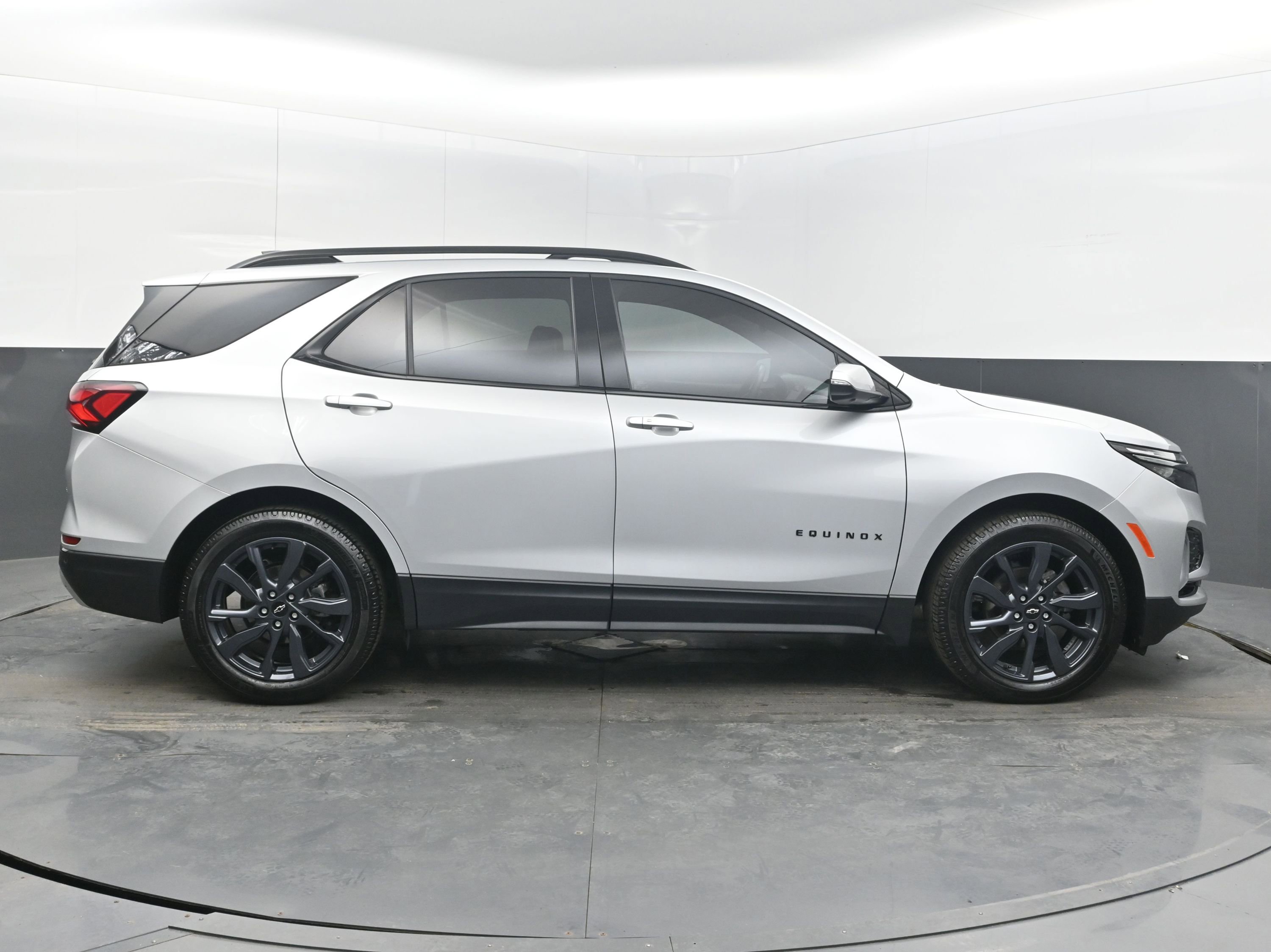 Used 2022 Chevrolet Equinox RS w/ RS Leather Package image 10