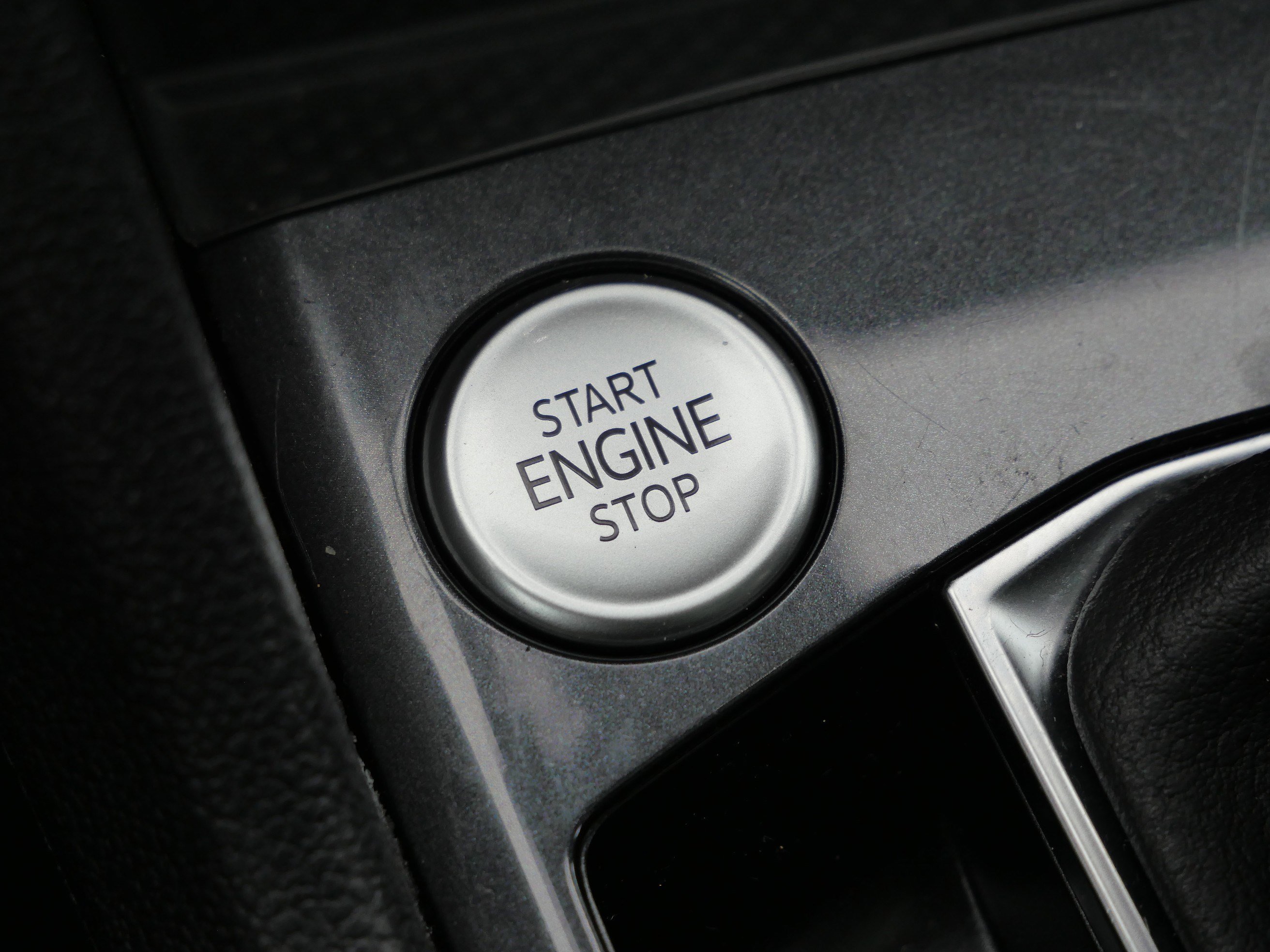 Used 2023 Volkswagen Tiguan SEL R-Line image 28