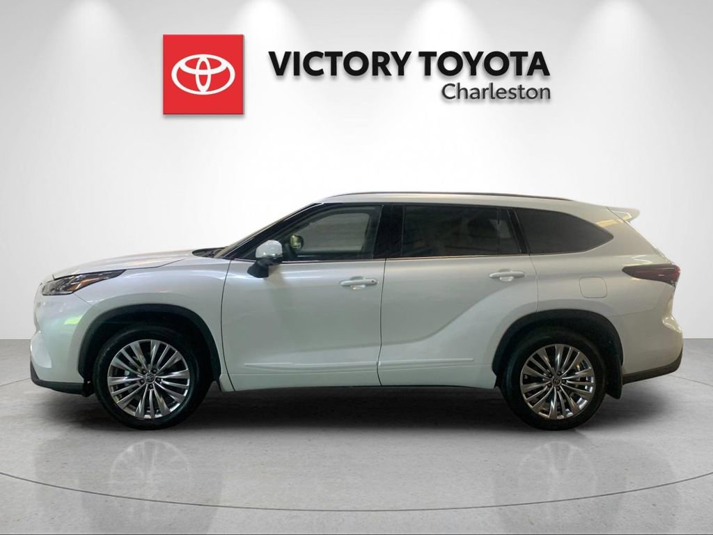New 2026 Toyota Highlander Platinum AWD/4WD image 2