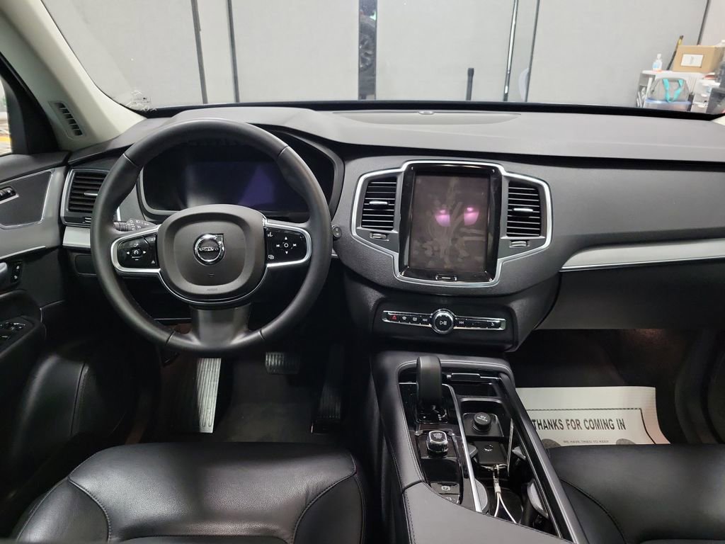 Used 2025 Volvo XC90 B5 Core image 3