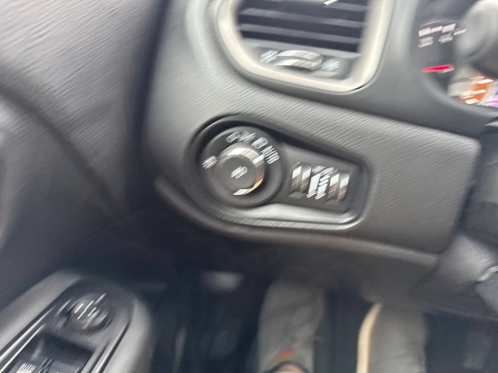 Used 2020 Jeep Renegade Altitude AWD/4WD image 27