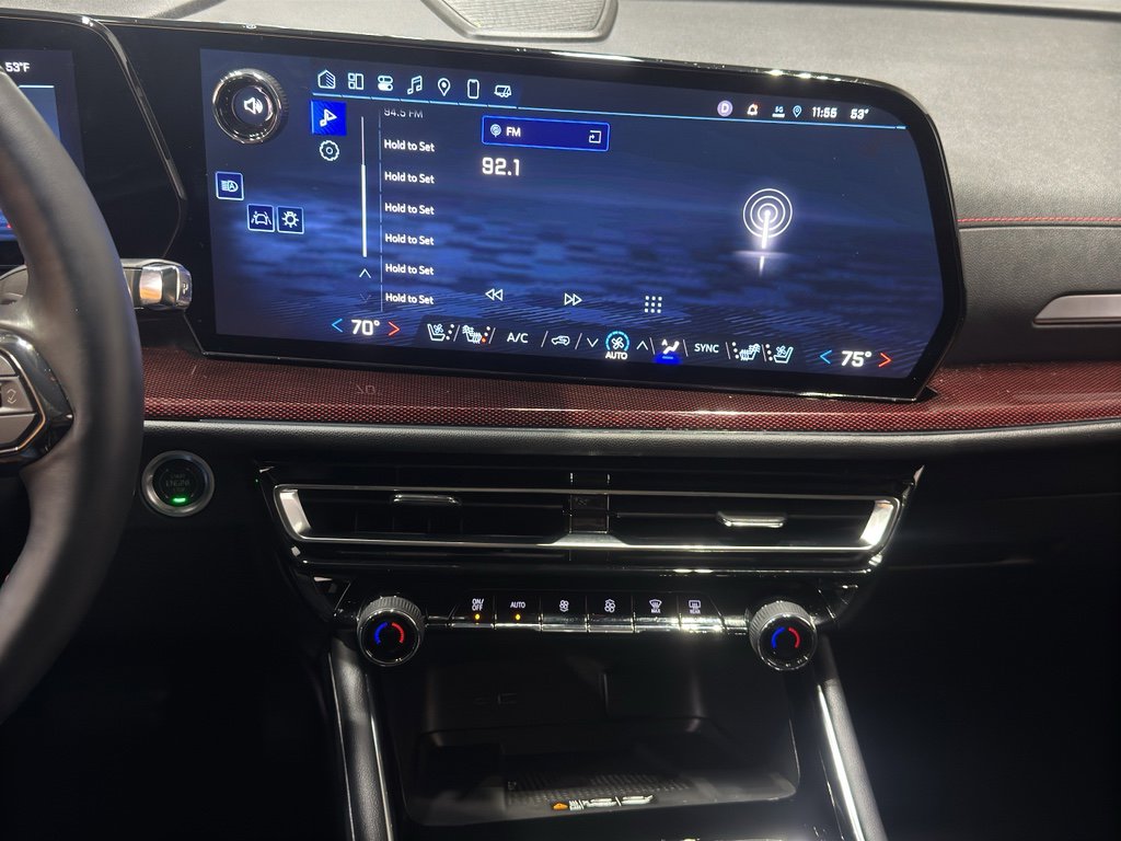 Used 2025 Chevrolet Traverse RS image 30