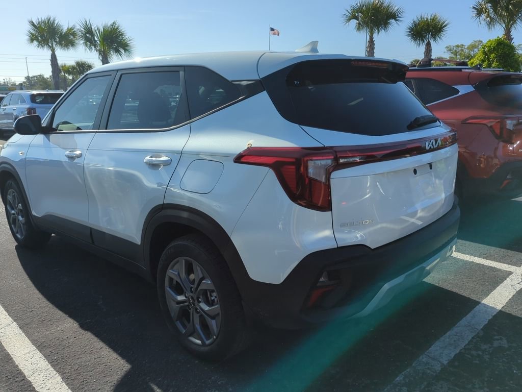 Certified 2025 Kia Seltos LX image 9