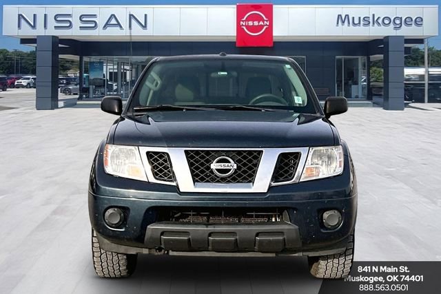 Used 2018 Nissan Frontier SV image 2