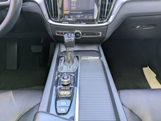 Used 2020 Volvo S60 T6 Momentum image 18