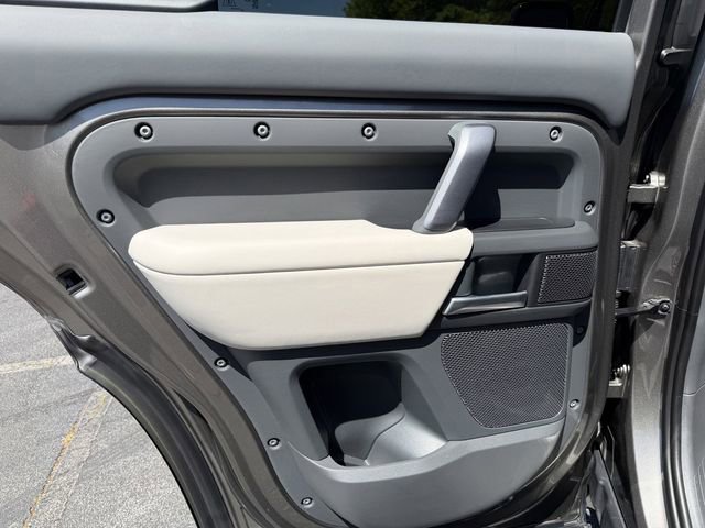 Used 2024 Land Rover Defender 110 X-Dynamic SE image 32