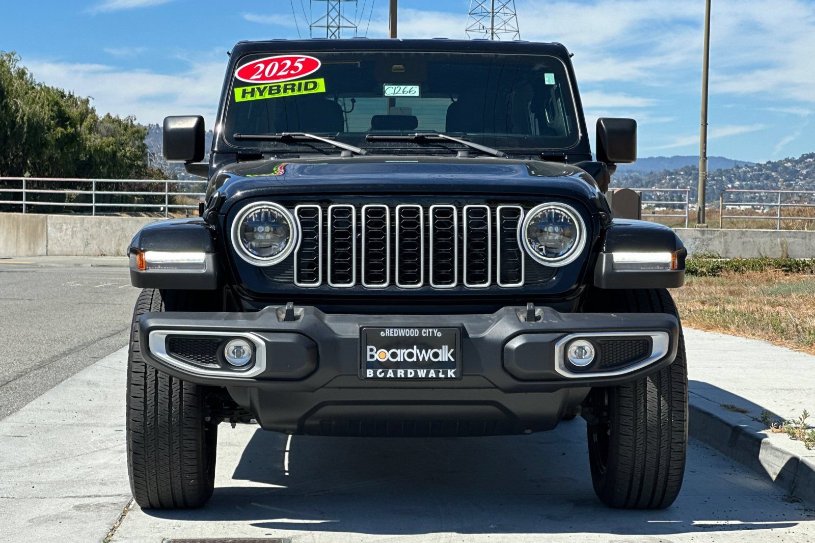 Used 2025 Jeep Wrangler Unlimited Sahara AWD/4WD image 9