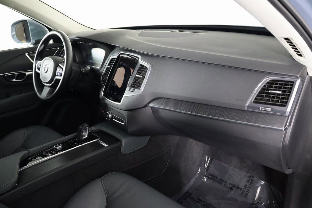Used 2020 Volvo XC90 T8 Momentum w/ Protection Package Premier image 9