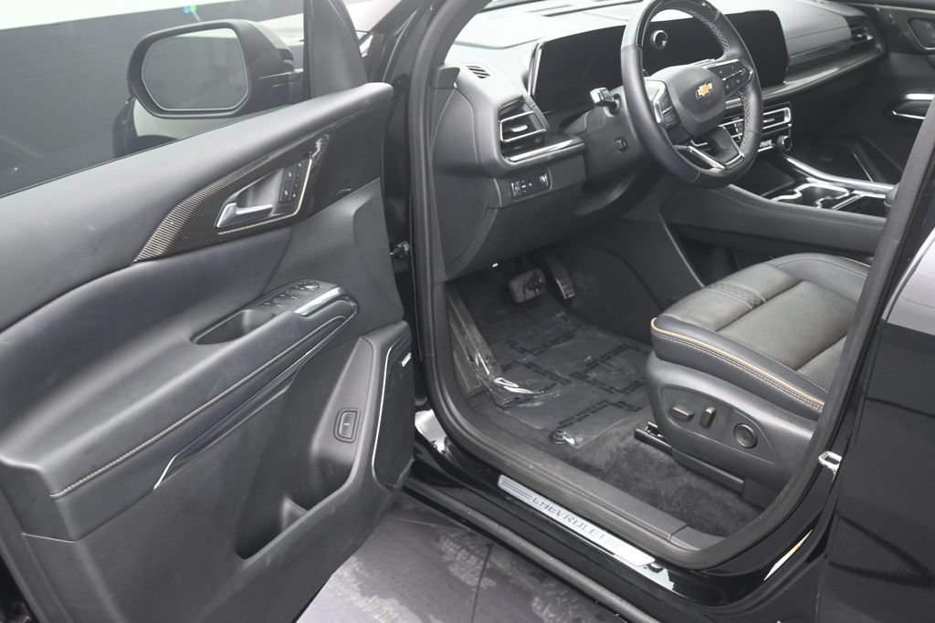 Used 2025 Chevrolet Traverse High Country FWD image 10