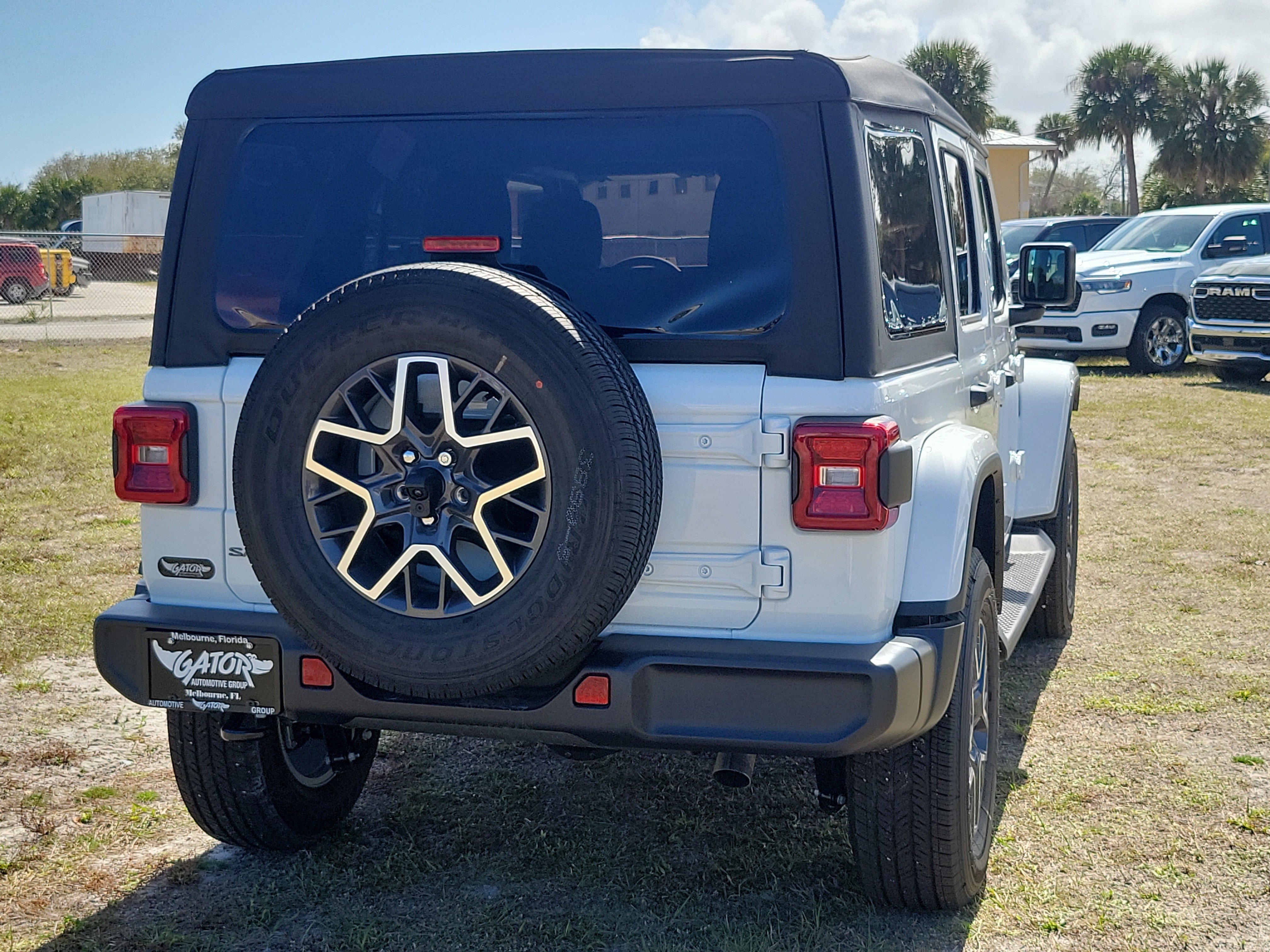 New 2026 Jeep Wrangler Unlimited Sahara AWD/4WD image 4