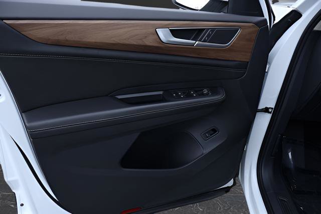 Certified 2025 Volkswagen Atlas SE FWD image 12