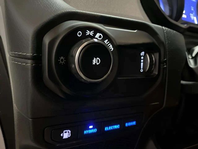 Used 2025 Jeep Wrangler Unlimited Sahara w/ Safety Group image 28