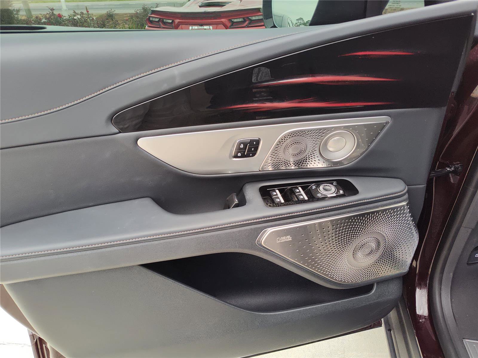 Used 2025 Lincoln Nautilus Reserve image 16