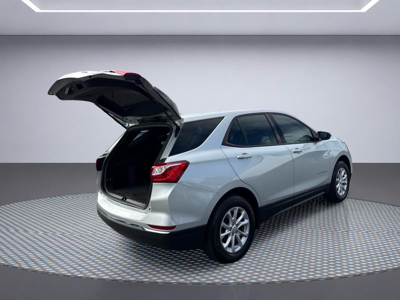 Used 2018 Chevrolet Equinox LS AWD/4WD image 5