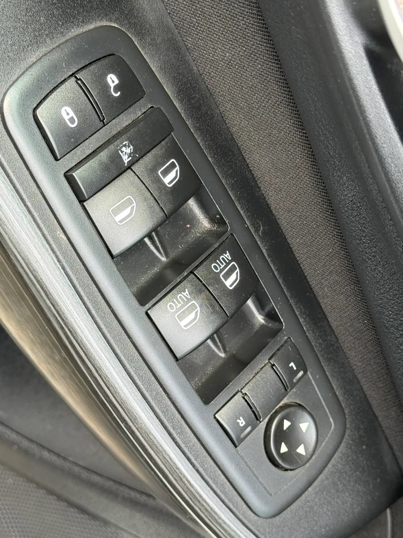 Used 2017 Jeep Cherokee Latitude w/ Safety/Convenience Group AWD/4WD image 23