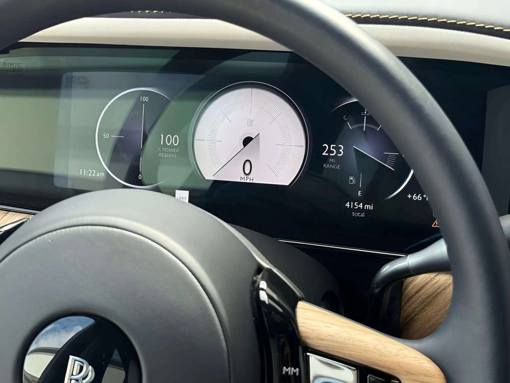 New 2025 Rolls-Royce Cullinan image 13