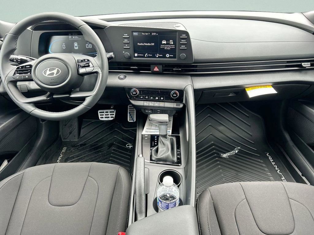 New 2026 Hyundai Elantra Sport FWD image 17